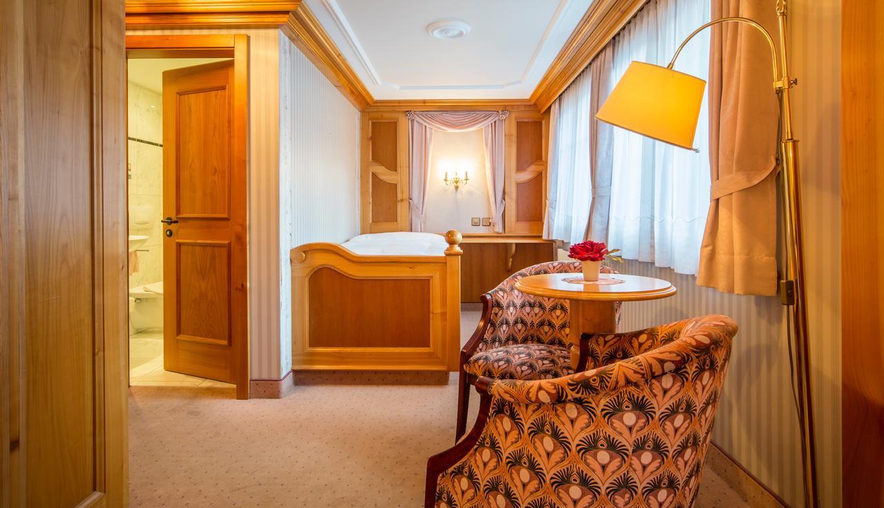 Hotel Olympia ساس-الماغيل المظهر الخارجي الصورة